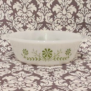 Glas Bake Round Milk Glass Dish B11
